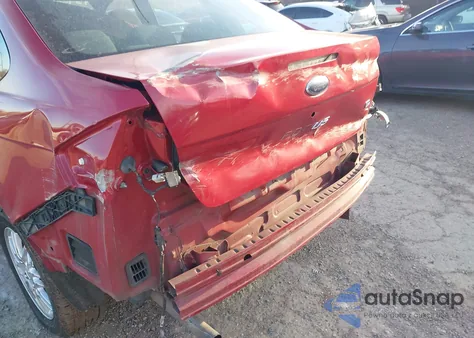 2009 Ford Focus Se z USA, uszkodzony, nr VIN 1FAHP35NX9W270633